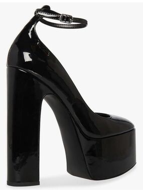 NWOB-STEVE MADDEN PUMP SKYRISE
